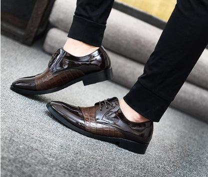 Pointed business leather shoes