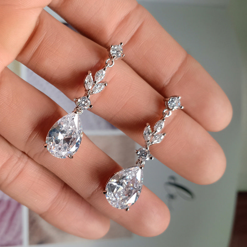 Drop zircon earrings