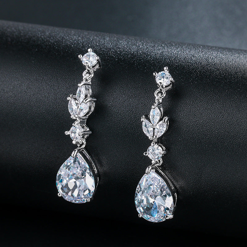 Drop zircon earrings