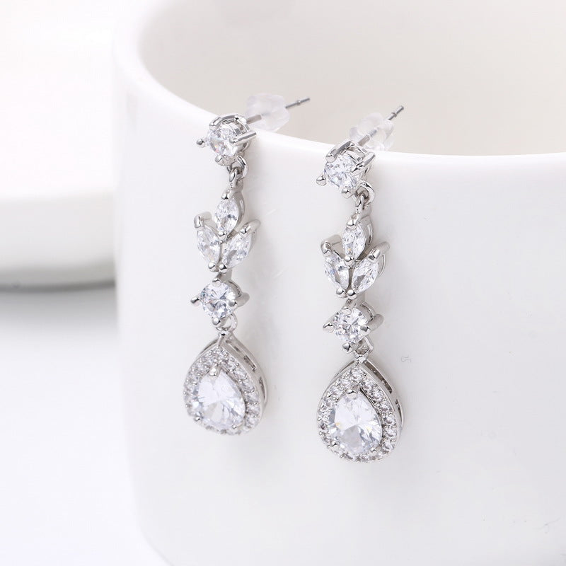 Drop zircon earrings