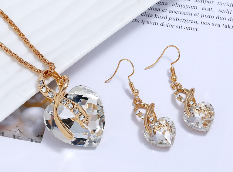 Heart-shaped earrings necklace set